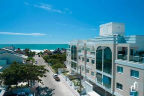 Apartamento com 02 dormitórios na quadra da praia